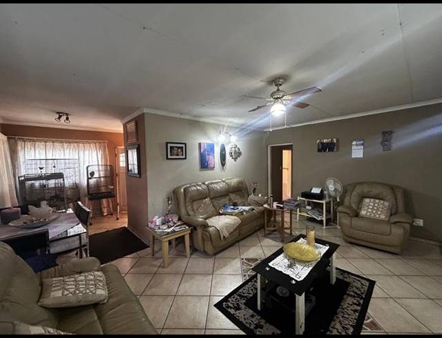 5 BEDROOM HOUSE FOR SALE IN PRIMROSE